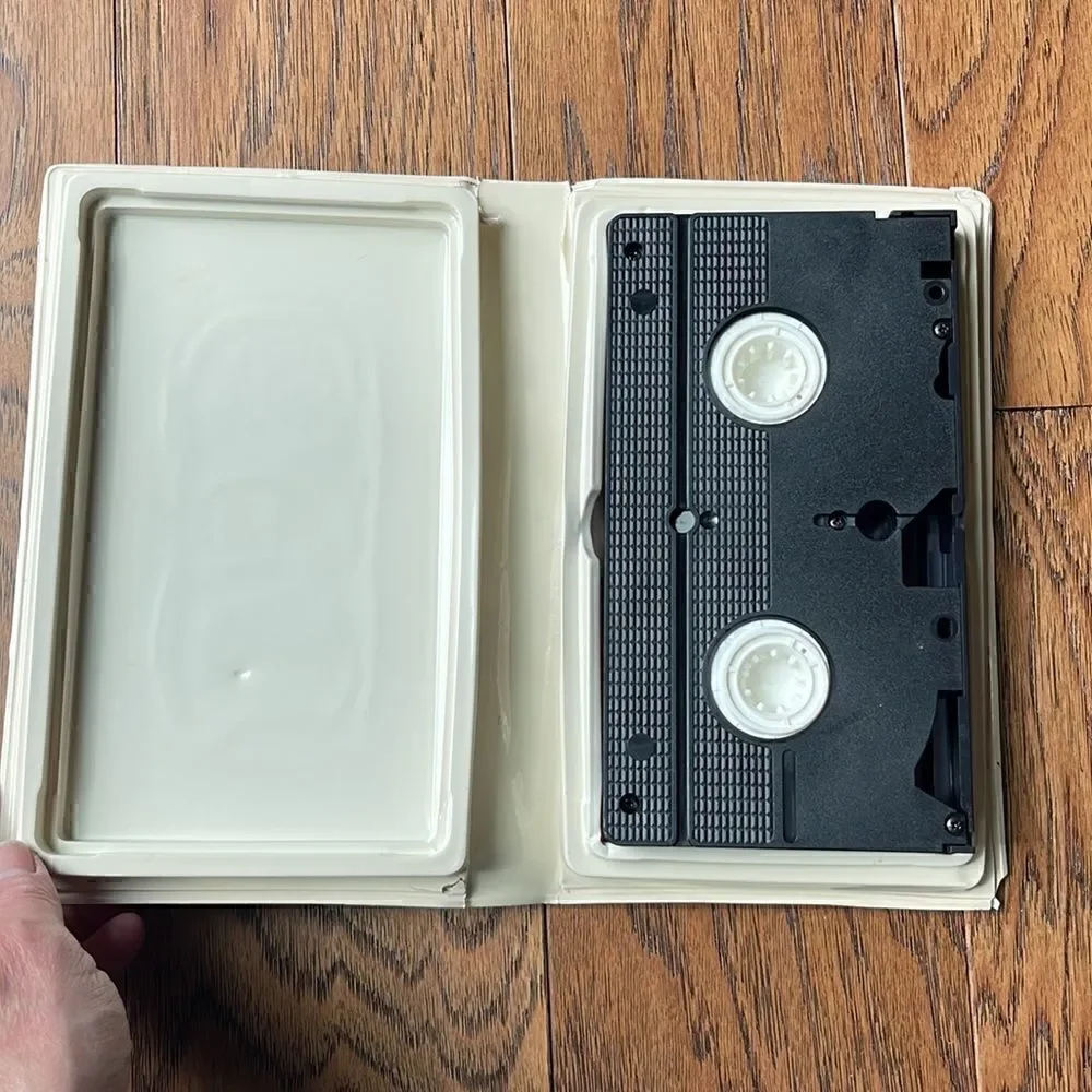 🔥Host Pick🔥 Black diamond Disney Classic Robin Hood VHS Tape.